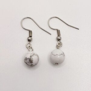 Pendientes de bola de Howlita