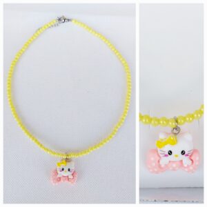 Collar de bolitas amarillas y dije de lazo
