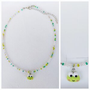 Collar de bolitas con dije de ranita