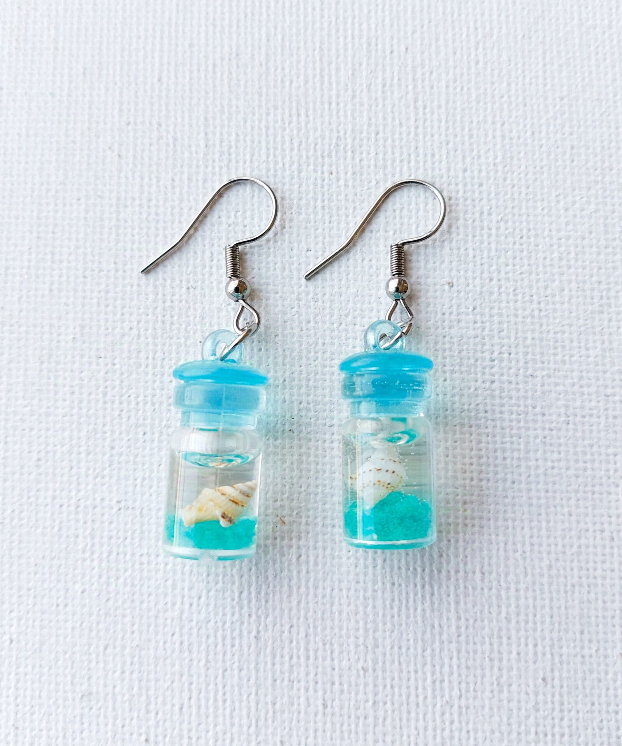 Pendientes de botella azul con concha