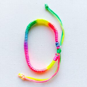 Pulsera LGBT en macramé y ajustable