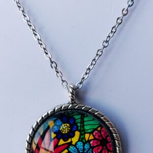 Colgante con cabochon de flores